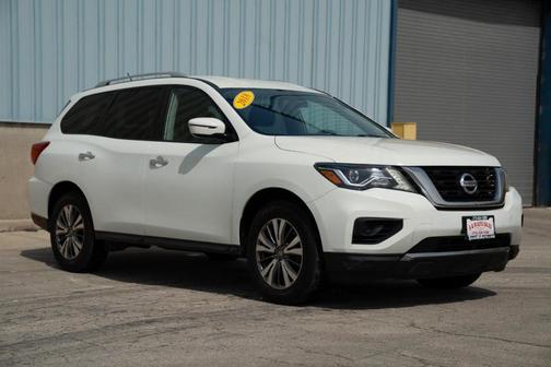 White 2018 Nissan Pathfinder S