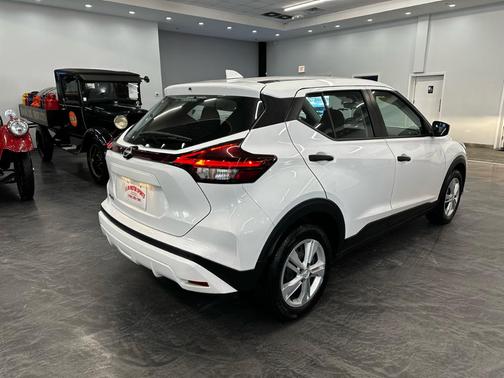 2023 Nissan Kicks S