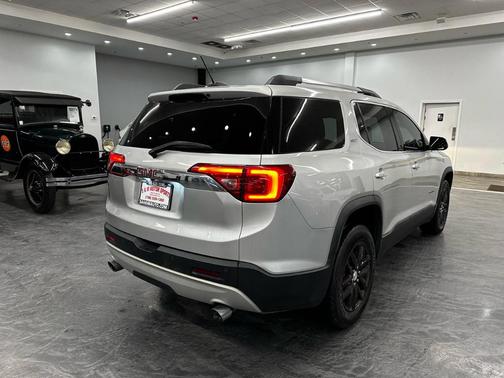 2017 GMC Acadia SLT-1