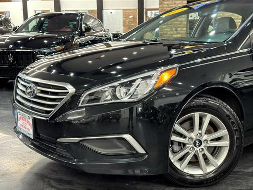 2017 Hyundai SONATA SE