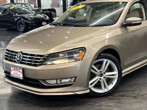 2015 Volkswagen Passat 3.6L V6 DSG SEL Premium