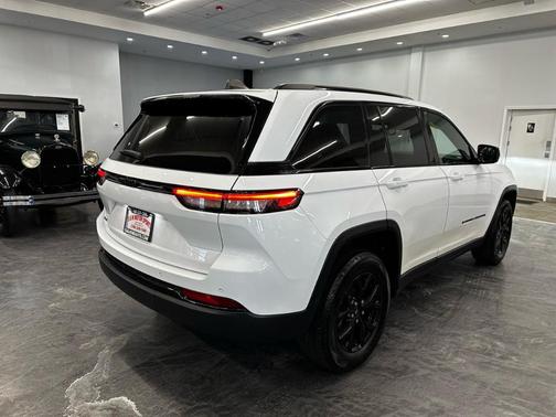 White 2024 Jeep Grand Cherokee Laredo