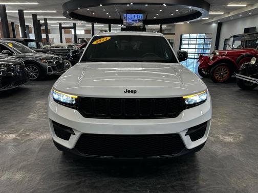 White 2024 Jeep Grand Cherokee Laredo