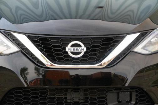 Black 2019 Nissan Sentra SR