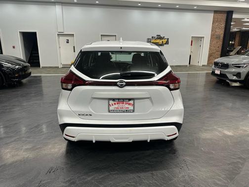 2022 Nissan Kicks S