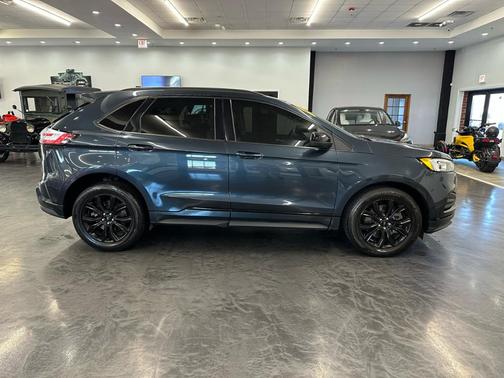 2022 Ford Edge SE