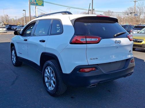 2016 Jeep Cherokee Sport