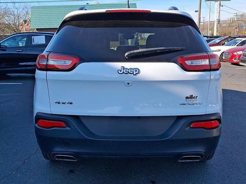 2016 Jeep Cherokee Sport