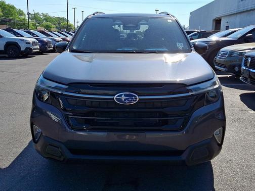 Magnetite Gray Metallic/Crystal Black Silica 2025 Subaru Forester Hybrid Touring