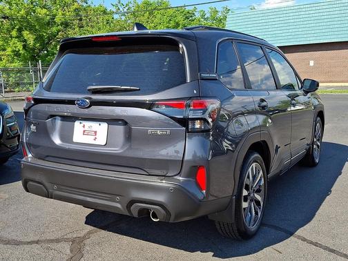 Magnetite Gray Metallic/Crystal Black Silica 2025 Subaru Forester Hybrid Touring