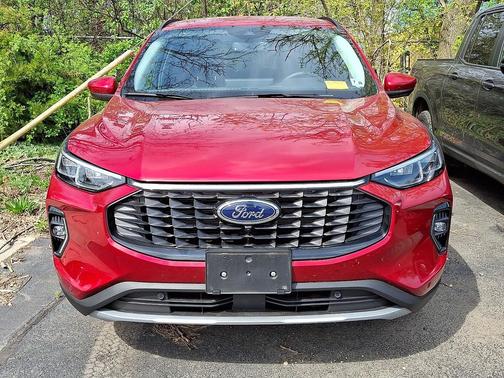 Rapid Red Metallic Tinted Clearcoat 2023 Ford Escape Platinum