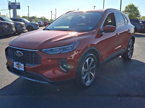 Rapid Red Metallic Tinted Clearcoat 2023 Ford Escape Platinum