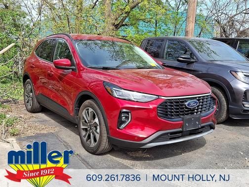 Rapid Red Metallic Tinted Clearcoat 2023 Ford Escape Platinum