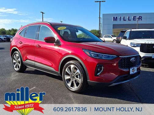 Rapid Red Metallic Tinted Clearcoat 2023 Ford Escape Platinum