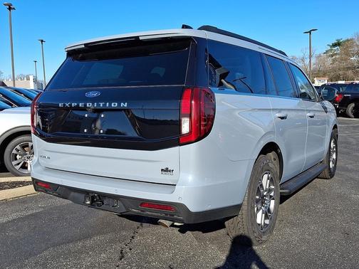 Gray Metallic 2025 Ford Expedition Active