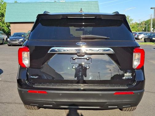 Agate Black Metallic 2023 Ford Explorer XLT