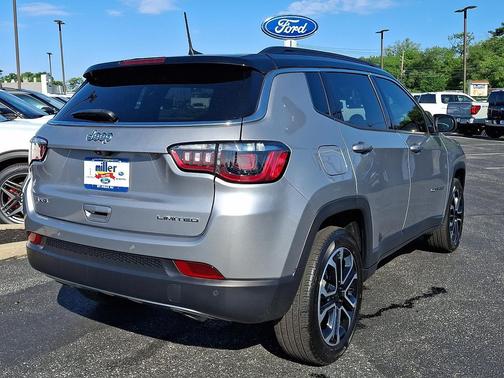 Billet Silver Metallic Clearcoat 2023 Jeep Compass Limited