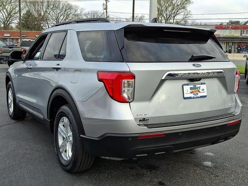 Iconic Silver Metallic 2023 Ford Explorer XLT