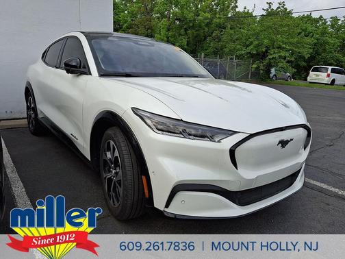 Star White Metallic Tri-Coat 2023 Ford Mustang Mach-E Premium