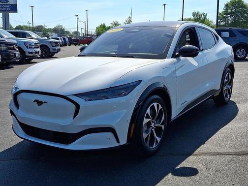 Star White Metallic Tri-Coat 2023 Ford Mustang Mach-E Premium