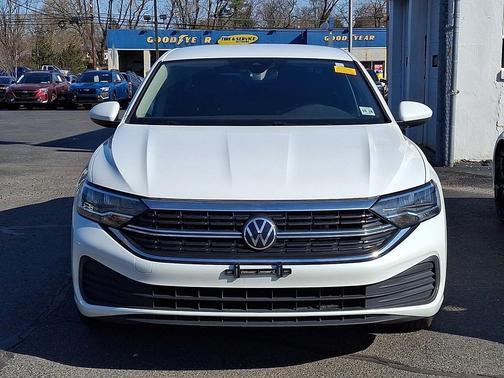 Opal White Pearl 2023 Volkswagen Jetta 1.5T SE