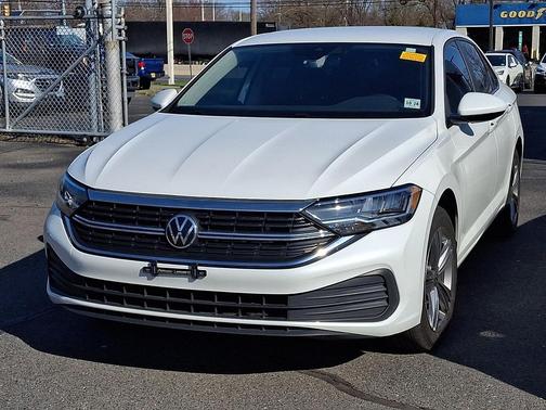 Opal White Pearl 2023 Volkswagen Jetta 1.5T SE