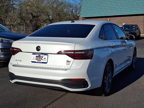 Opal White Pearl 2023 Volkswagen Jetta 1.5T SE