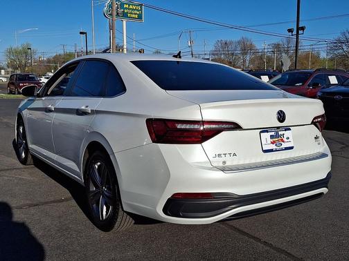 Opal White Pearl 2023 Volkswagen Jetta 1.5T SE