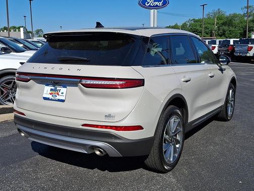Ceramic Pearl Metallic Tinted Clearcoat 2023 Lincoln Corsair Standard