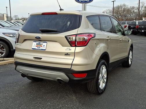 Ruby Red Metallic Tinted Clearcoat 2017 Ford Escape SE