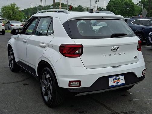 Ceramic White 2021 Hyundai VENUE SEL