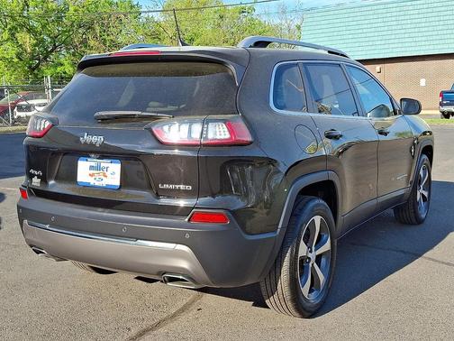 Diamond Black Crystal Pearlcoat 2019 Jeep Cherokee Limited