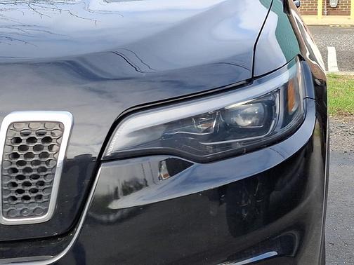 Diamond Black Crystal Pearlcoat 2019 Jeep Cherokee Limited