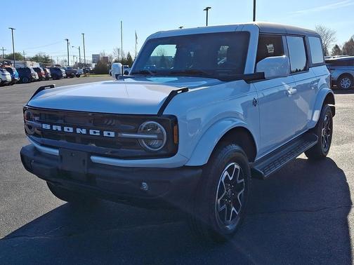 Oxford White 2025 Ford Bronco Outer Banks