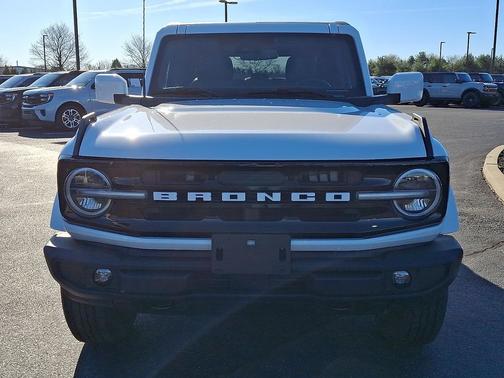 Oxford White 2025 Ford Bronco Outer Banks