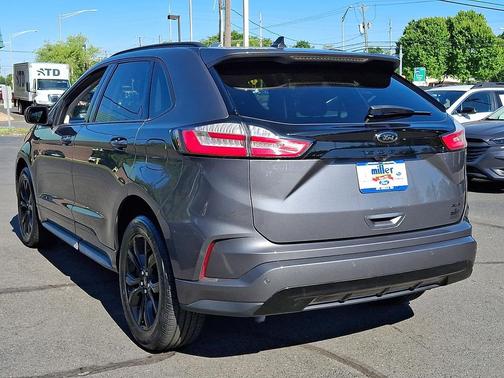 Carbonized Gray Metallic 2022 Ford Edge SE