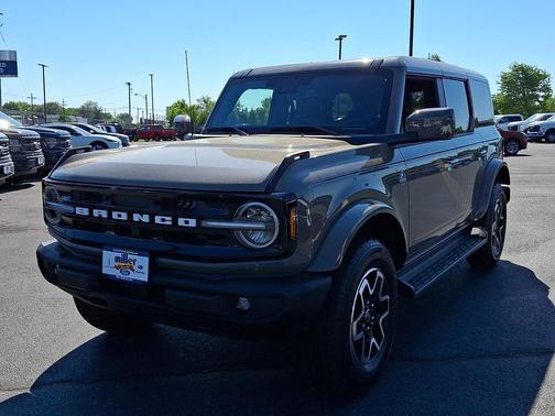 Gray 2025 Ford Bronco Outer Banks