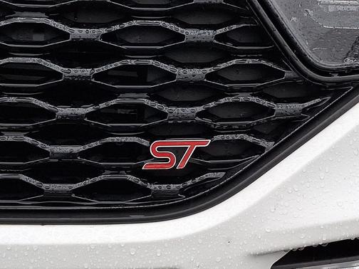 Star White Metallic Tri-Coat 2023 Ford Explorer ST