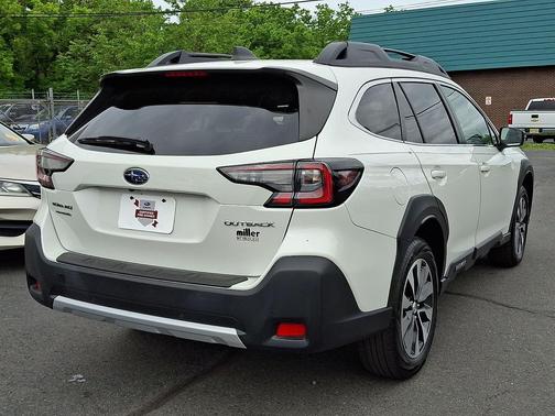 Crystal White Pearl 2023 Subaru Outback Limited