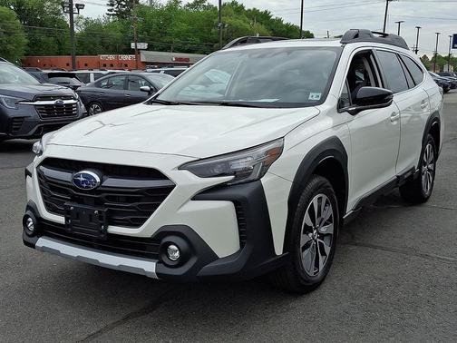 Crystal White Pearl 2023 Subaru Outback Limited