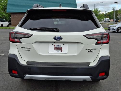 Crystal White Pearl 2023 Subaru Outback Limited
