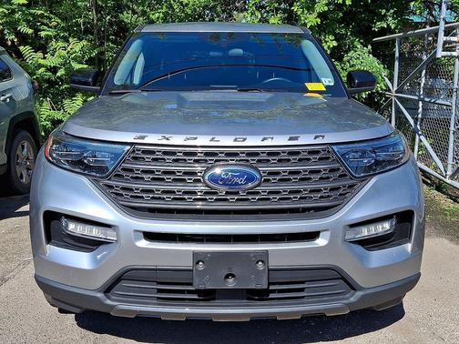 Iconic Silver Metallic 2023 Ford Explorer XLT