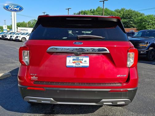 Rapid Red Metallic Tinted Clearcoat 2023 Ford Explorer XLT