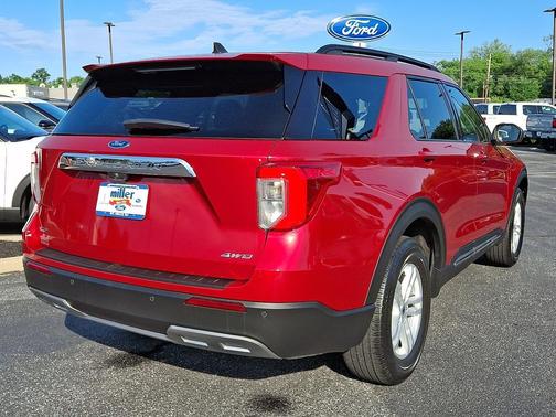 Rapid Red Metallic Tinted Clearcoat 2023 Ford Explorer XLT
