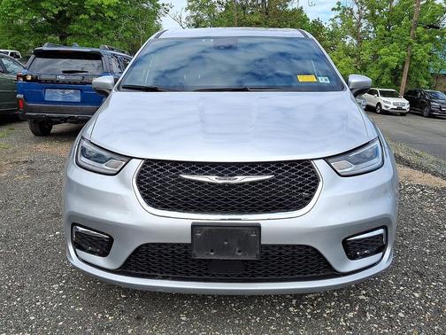Silver Mist Clearcoat 2023 Chrysler Pacifica Touring
