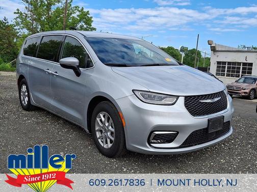 Silver Mist Clearcoat 2023 Chrysler Pacifica Touring