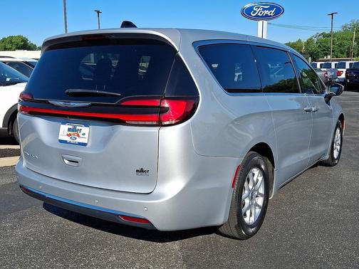 Silver Mist Clearcoat 2023 Chrysler Pacifica Touring
