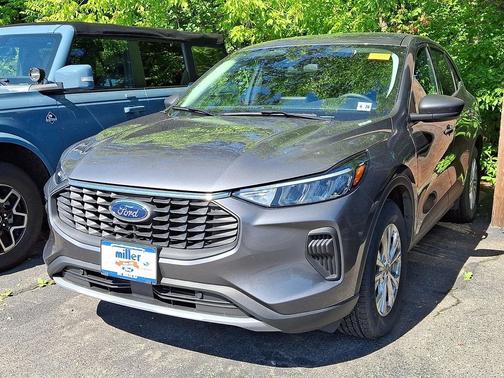 Carbonized Gray Metallic 2023 Ford Escape Active
