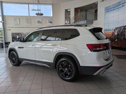 2025 Volkswagen Atlas 2.0T Peak Edition