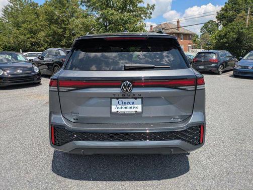 2025 Volkswagen Tiguan 2.0T SE R-Line Black 4MOTION